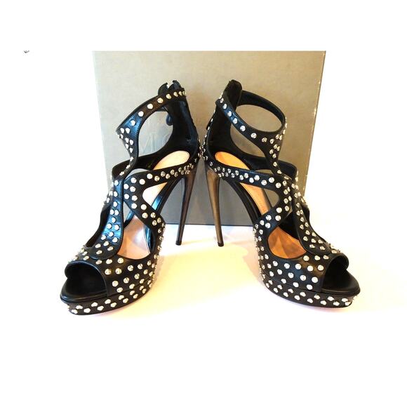 Alexander Mcqueen Studded leather cage Bowed Heel Sandals Pumps Sz 38 NIB 2,890 - Picture 7 of 14